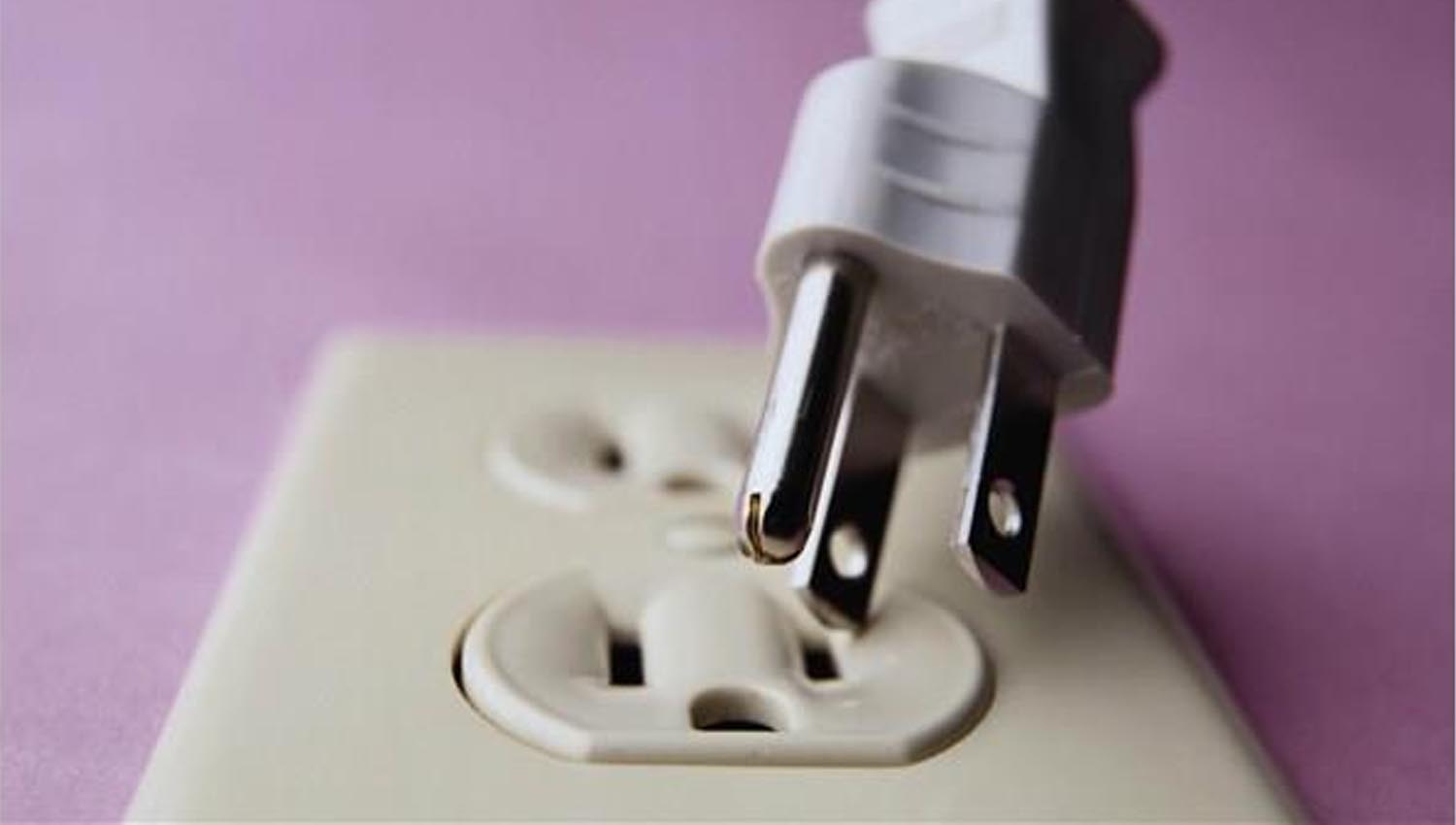 Ổ cắm 3 chấu có cần dây tiếp địa: Giải đáp chi tiết và giá thành trên thị trường 4 Ổ cắm 3 chấu có cần dây tiếp địa: Giải đáp chi tiết và giá thành trên thị trường 4