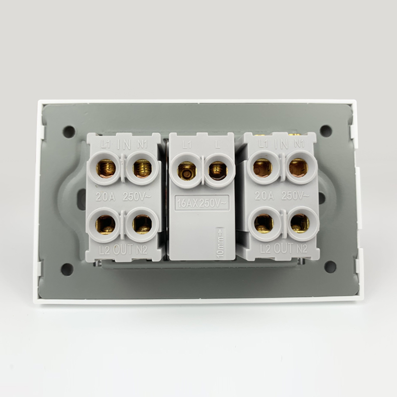 Mô đun 2 công tắc 20A và 1 công tắc đơn một chiều, size 24mm viền kính màu đen LG Tech 3 Mô đun 2 công tắc 20A và 1 công tắc đơn một chiều, size 24mm viền kính màu đen LG Tech