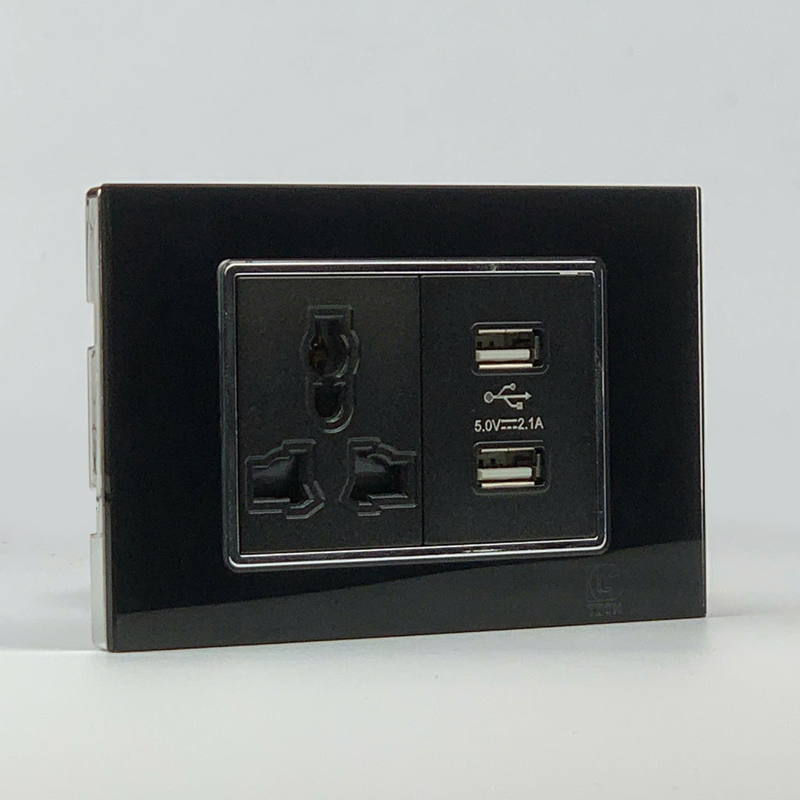 Mô đun ổ cắm 3 chấu và ổ cắm 2 USB, size 36mm viền kính màu đen LG Tech 2 Mô đun ổ cắm 3 chấu và ổ cắm 2 USB, size 36mm viền kính màu đen LG Tech