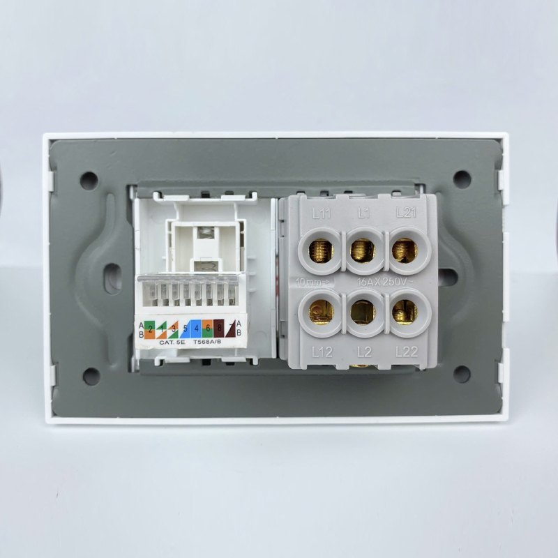 Mô đun công tắc đôi 2 chiều và ổ mạng LAN CAT5, size 36mm viền kính màu trắng LG Tech 2 Mô đun công tắc đôi 2 chiều và ổ mạng LAN CAT5, size 36mm viền kính màu trắng LG Tech