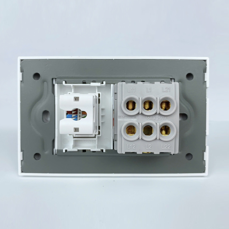 Mô đun công tắc đôi 2 chiều và ổ mạng LAN CAT6, size 36mm viền kính màu đen LG Tech 3 Mô đun công tắc đôi 2 chiều và ổ mạng LAN CAT6, size 36mm viền kính màu đen LG Tech