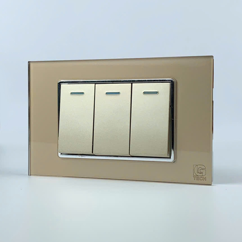 Mô đun 3 công tắc đơn một chiều, size 24mm viền kính màu gold LG Tech 2 Mô đun 3 công tắc đơn một chiều, size 24mm viền kính màu gold LG Tech