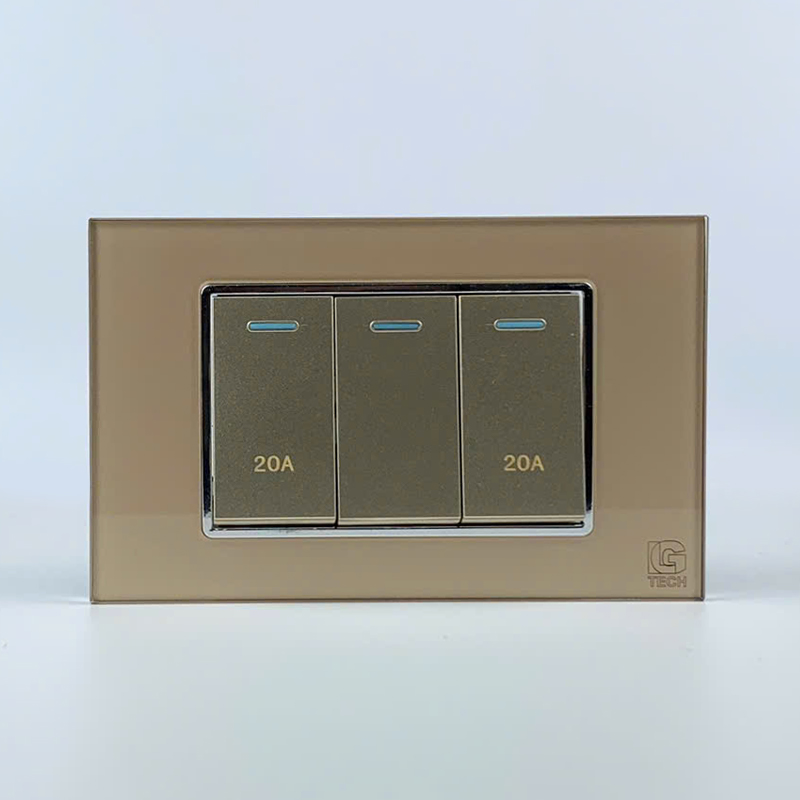 Mô đun 2 công tắc 20A và 1 công tắc đơn một chiều, size 24mm viền kính màu gold LG Tech 1 Mô đun 2 công tắc 20A và 1 công tắc đơn một chiều, size 24mm viền kính màu gold LG Tech