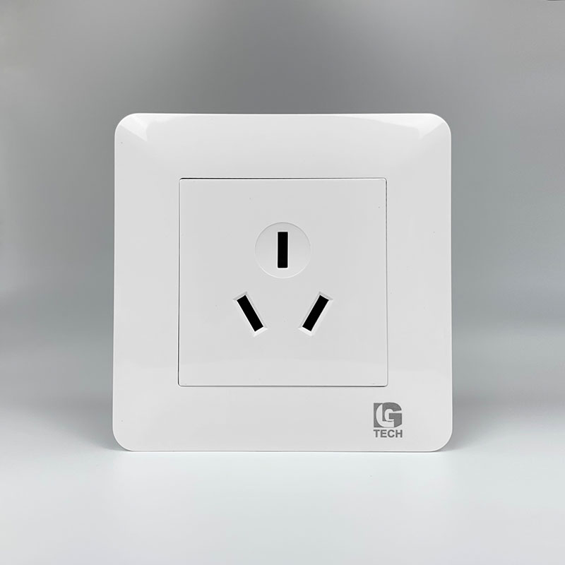 Ổ cắm 3 chân chéo màu trắng LG Tech LG-TT-019 1 Ổ cắm 3 chân chéo màu trắng LG Tech LG-TT-019