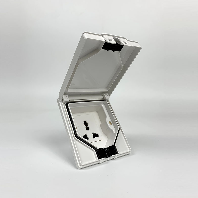 Ổ cắm điện ngoài trời 3 chấu đa chuẩn LG-AK-003W 1 Ổ cắm điện ngoài trời 3 chấu đa chuẩn LG-AK-003W