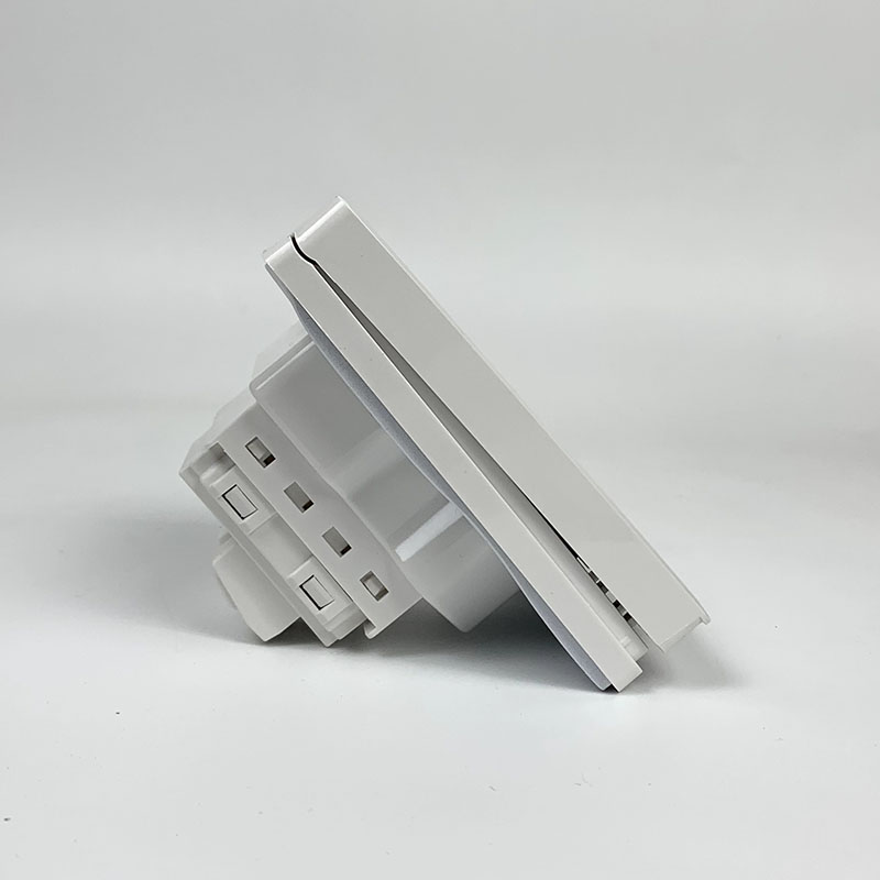 hop bao ve o dien trong nha12 (24) Ổ cắm điện ngoài trời 3 chấu đa chuẩn LG-AK-003W 5