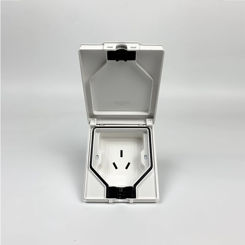 hop bao ve o dien trong nha12 (26) Ổ cắm ngoài trời 3 chân dẹt có nắp che LG-CA-003W 3