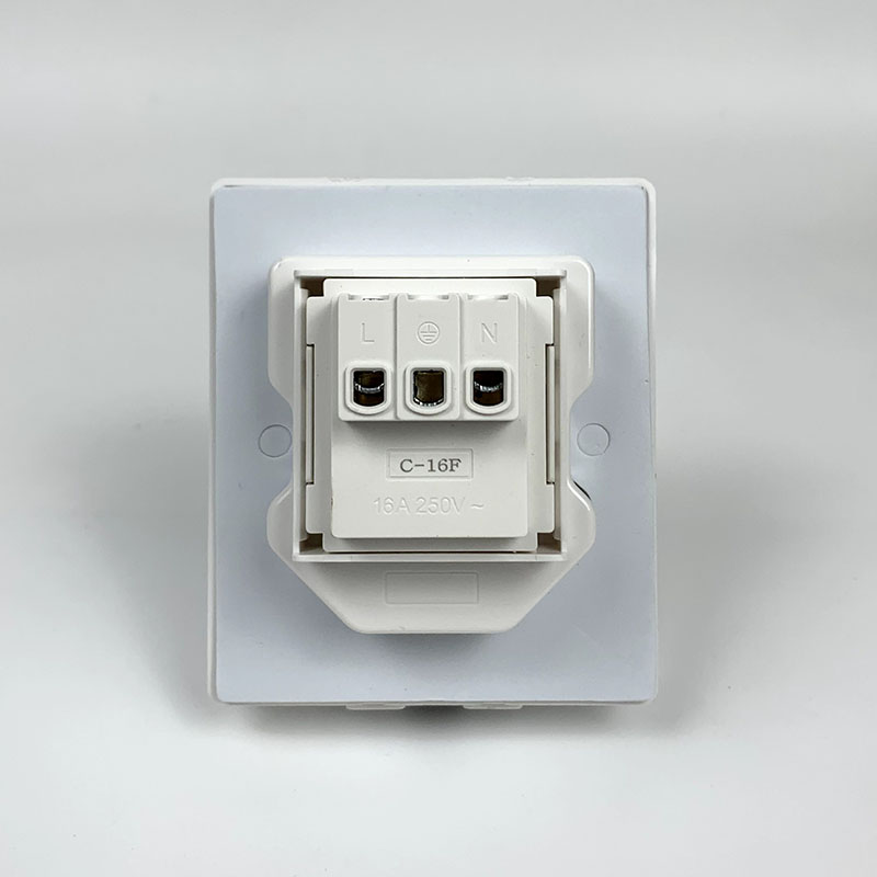 hop bao ve o dien trong nha12 (29) Ổ điện ngoài trời 3 chân dẹt có hộp bảo vệ LG-CA-003G 6