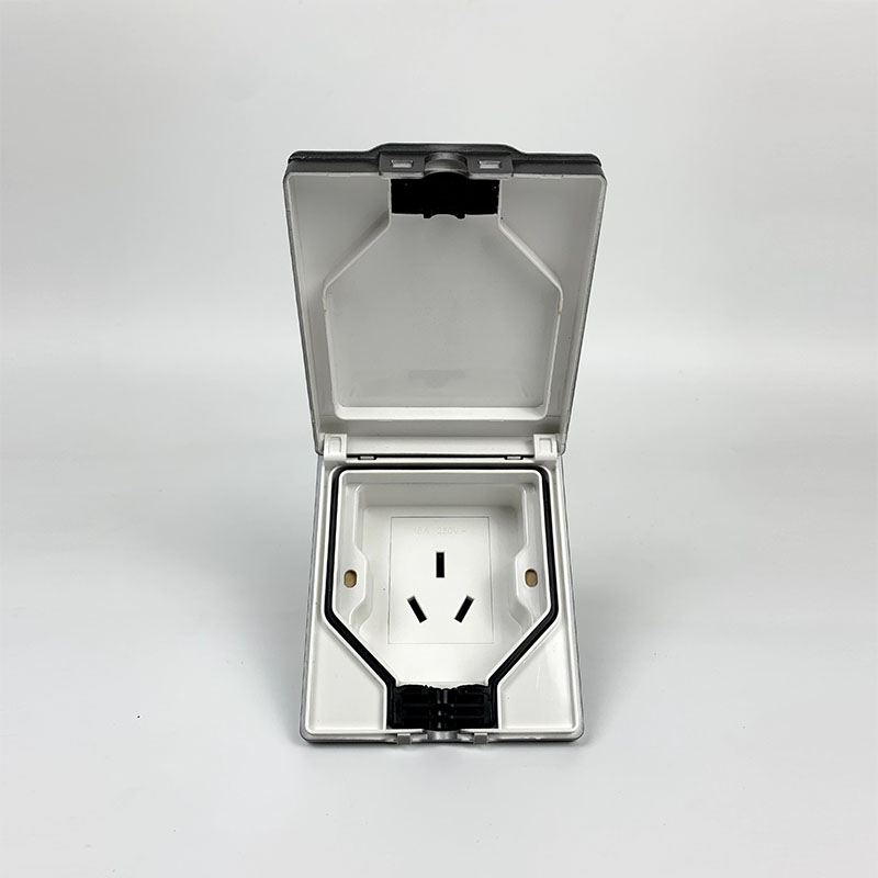 hop bao ve o dien trong nha12 (30) Ổ cắm ngoài trời chân dẹt LG-CA-003Gr 2