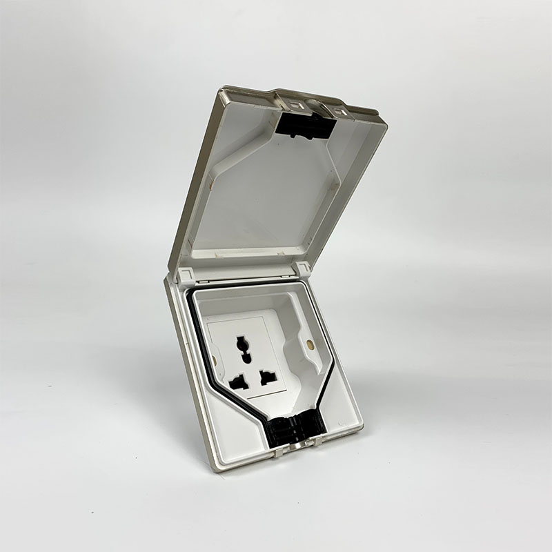 Ổ cắm chống nước ngoài trời 3 chấu IP55 LG-AK-003G 1 Ổ cắm chống nước ngoài trời 3 chấu IP55 LG-AK-003G