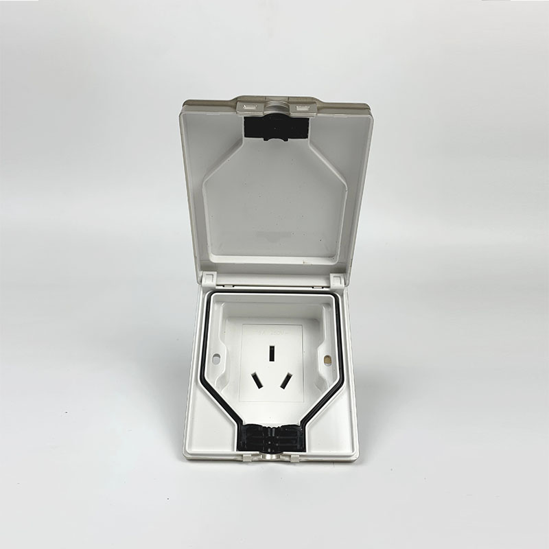 hop bao ve o dien trong nha12 (38) Ổ điện ngoài trời 3 chân dẹt có hộp bảo vệ LG-CA-003G 2