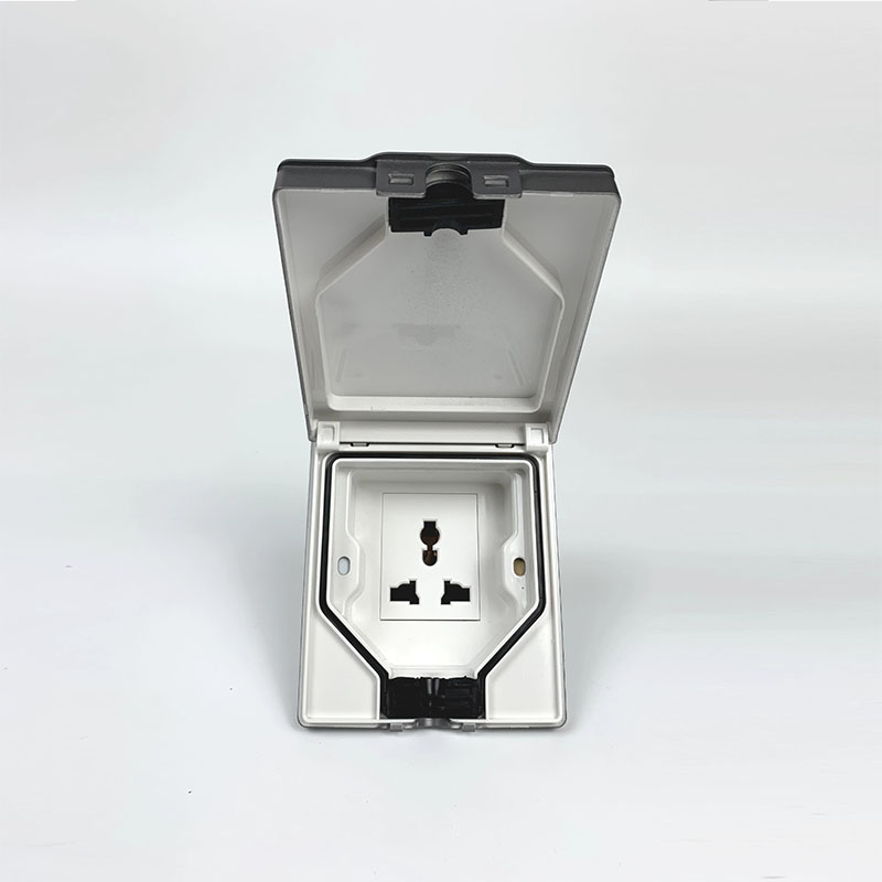 hop bao ve o dien trong nha12 (41) Ổ điện ngoài trời chống nước 3 chấu LG-AK-003Gr 2