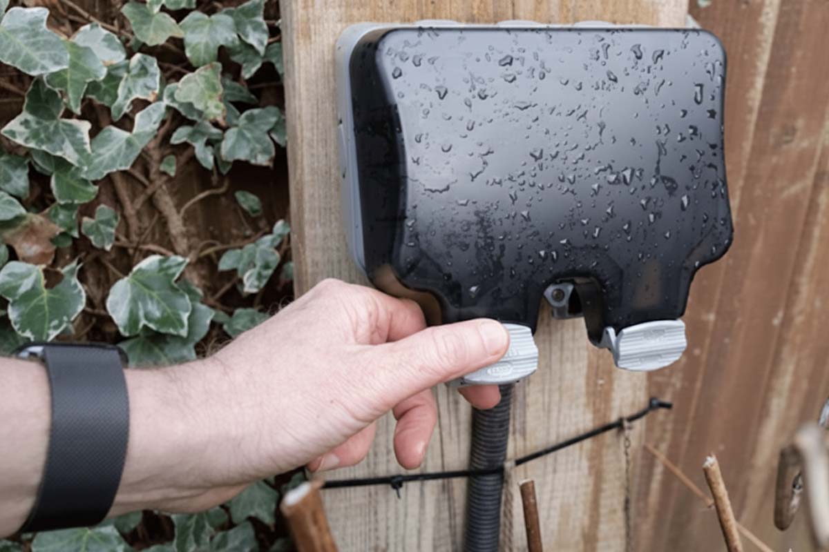 Ổ điện âm tường chống nước cho nhà tắm, ban công 2 Ổ điện âm tường chống nước cho nhà tắm, ban công 2