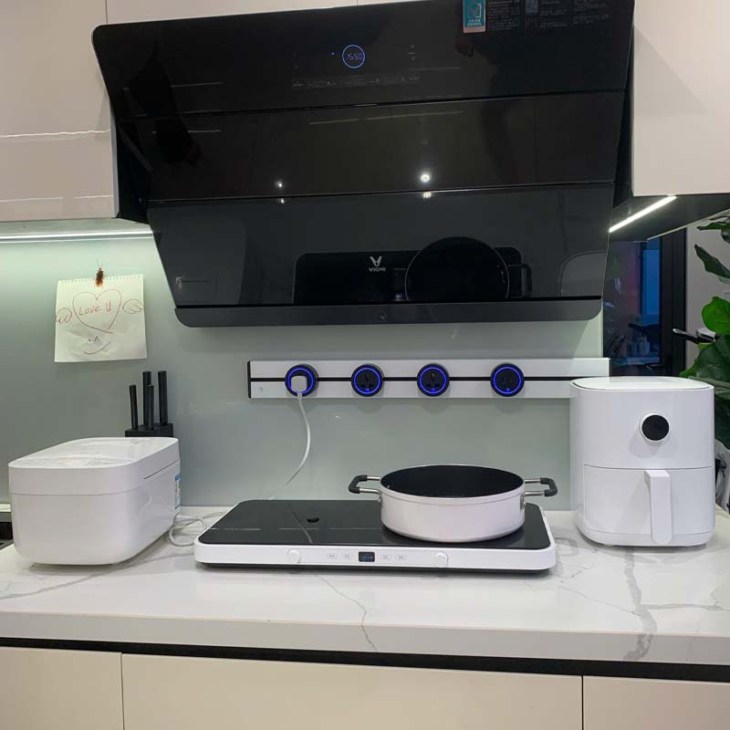 Ổ cắm thanh ray đang là xu hướng bếp thông minh 2025